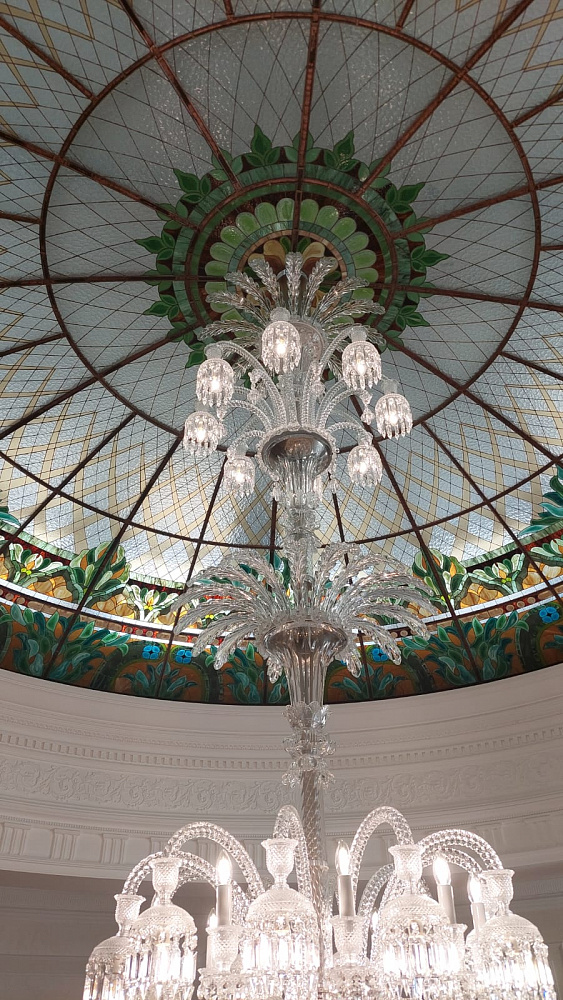 Подъемник LIFTEL-1000 над стеклянным куполом с витражами  - г.Москва